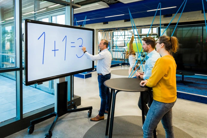 i3CONNECT kopen achter touchscreen digibord Elm2 Aspen4